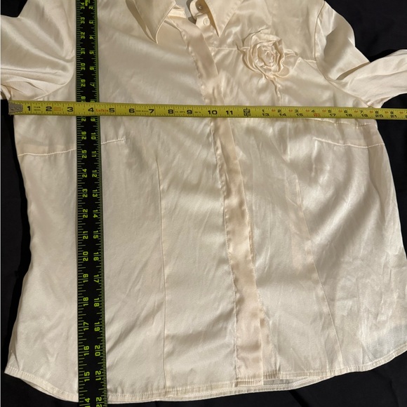 UNIQUE Vintage 80s Designer (Chanel i believe) Stretch Silk Charmeuse blouse - Picture 4 of 9